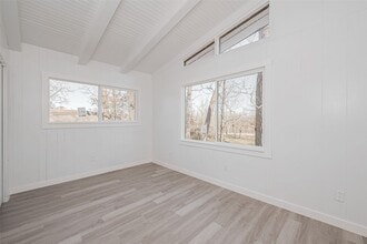 Building Photo - 492 Trinity Rd