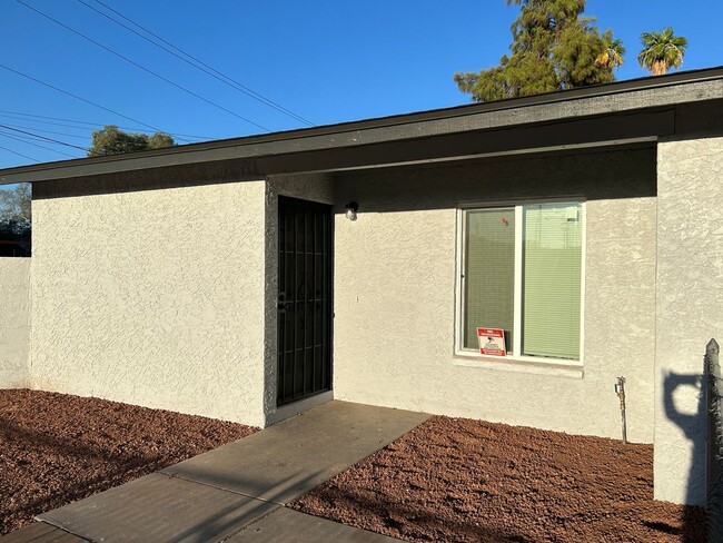 Building Photo - New Remodel 2 Bedroom 2 Bath