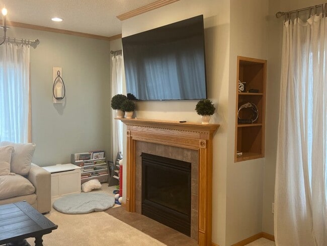 Building Photo - 8633 Carriage Hill Ct
