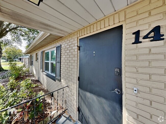 Building Photo - 14 Lamplight Ln