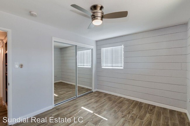 Building Photo - 402 W Earll Dr