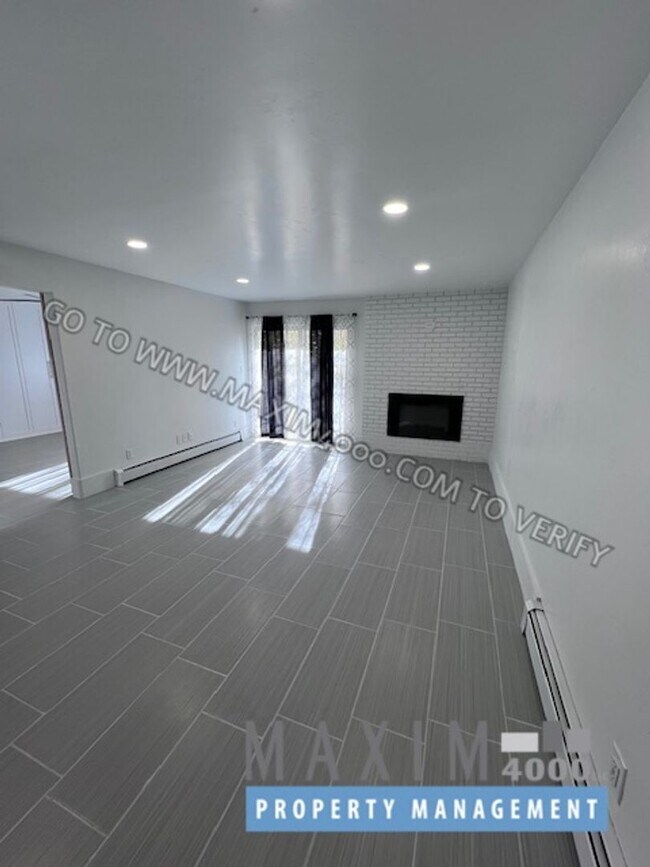Building Photo - 373 Ridges Blvd