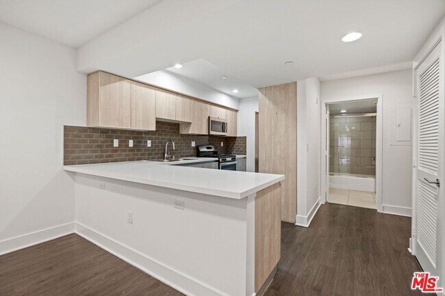 Foto del edificio - 11811 Darlington Ave