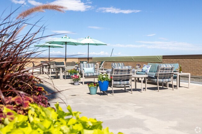 Foto del edificio - Bella Vita Senior Living