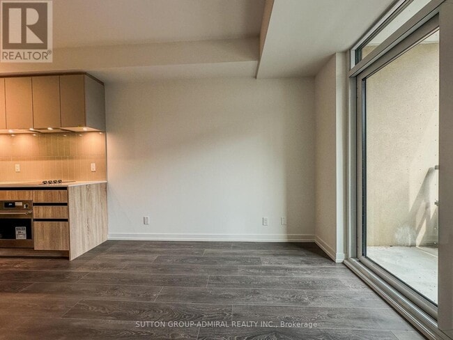 Building Photo - 8 Beverley Glen Blvd