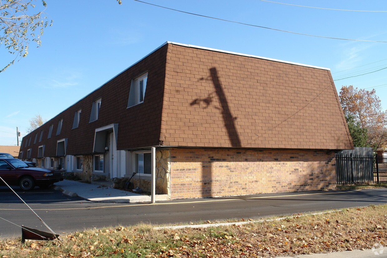 Building Photo - Maple Park Apartments