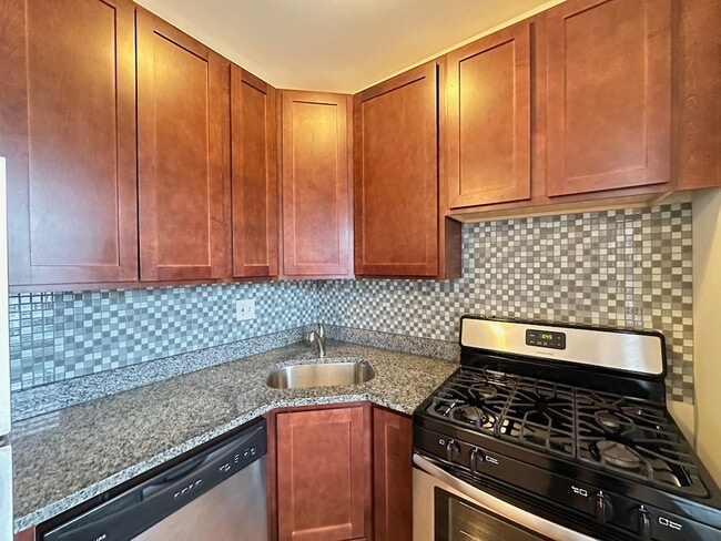 Building Photo - 435 Park Ave