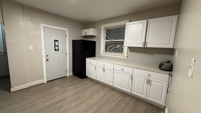 Building Photo - 78 E Barthman Ave