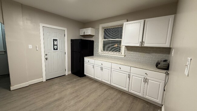 Foto del edificio - 78 E Barthman Ave