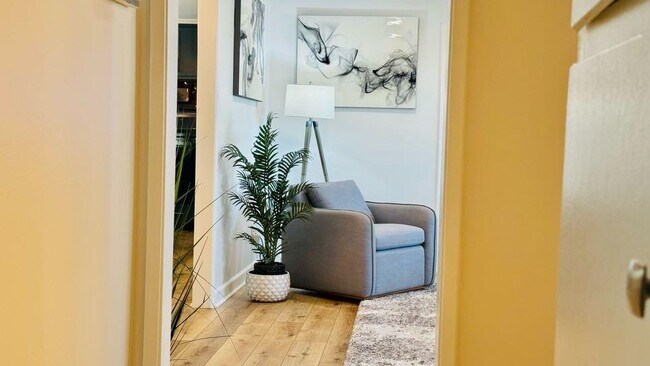 Foto del edificio - 9310 Galston Dr