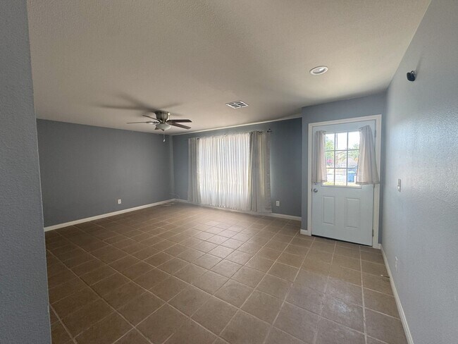 Foto del edificio - Single-Story Home with Pool – 3 Bed / 2 Bath