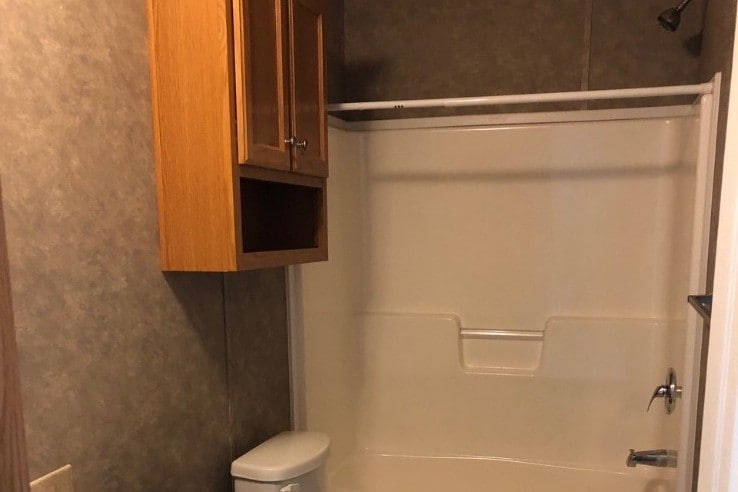 Bathroom - 40 Gore Rd Park