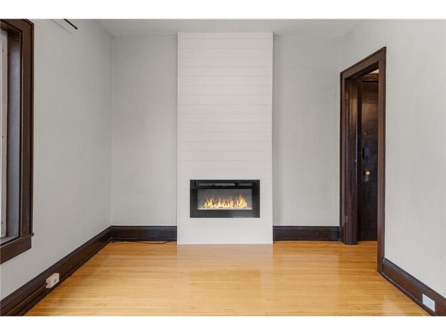 Building Photo - 2881 Irving Ave S