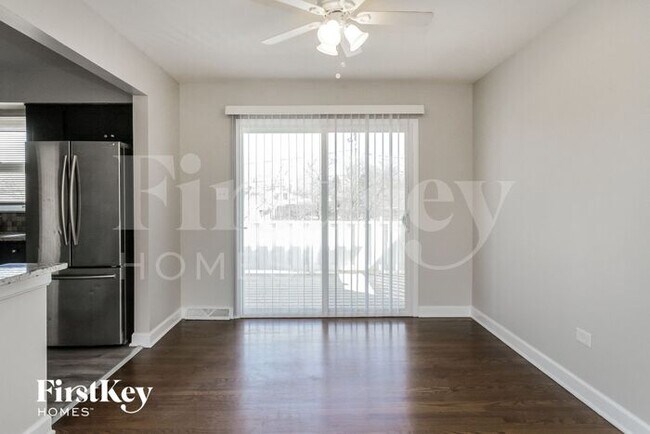 Foto del edificio - 744 E 167th Pl