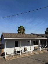Building Photo - 824 River Rd