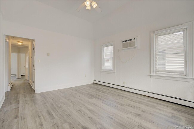Building Photo - 39 Oswego Ave