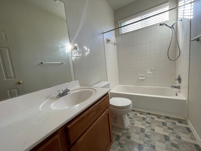 Foto del edificio - 4902 Golden Gate Dr