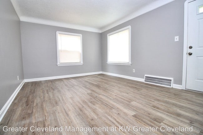 Building Photo - 3 br, 1.5 bath House - 4461 W. 137th Street