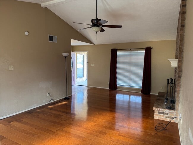 Building Photo - 503 Rosewood Ln