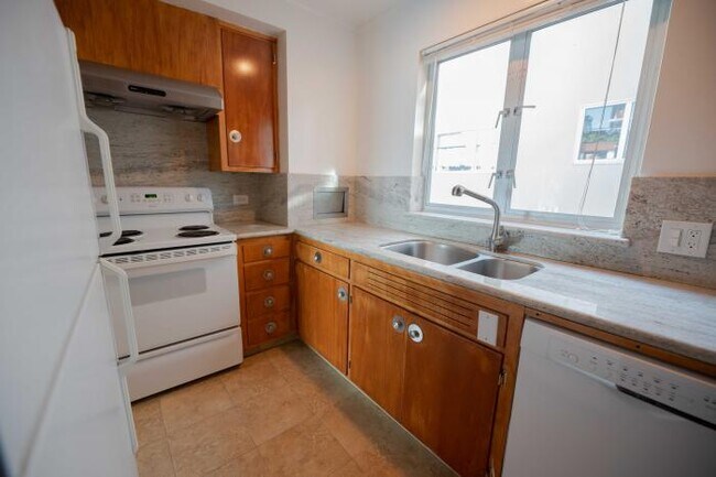 Building Photo - 1 bedroom in San Francisco CA 94133