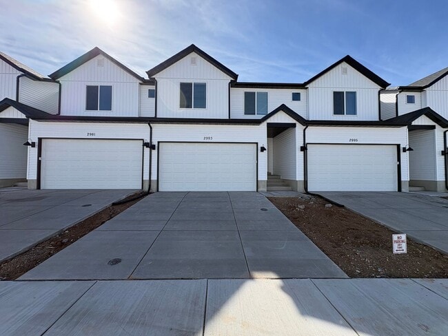 Building Photo - FOUR BED HOME AVAILABLE NOW