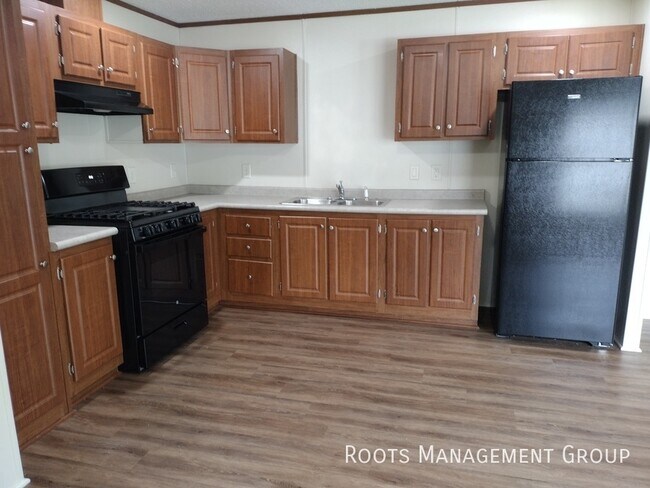 Foto del edificio - 12700 Colby Lake Rd