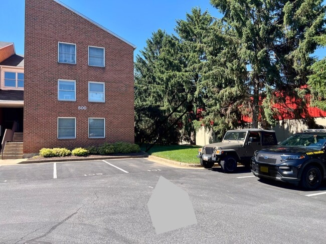 Building Photo - 500 Chapel Ct