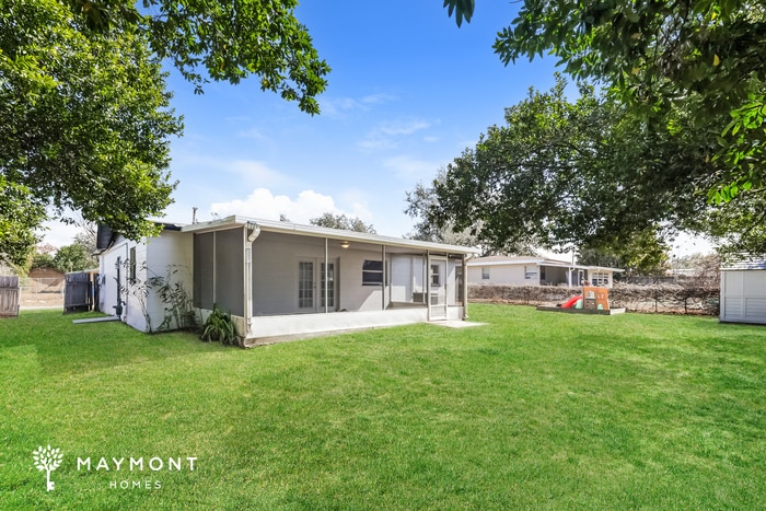 Building Photo - 1208 W Camellia Dr