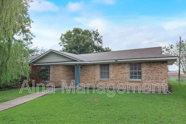 Foto del edificio - 2529 Belhaven Dr