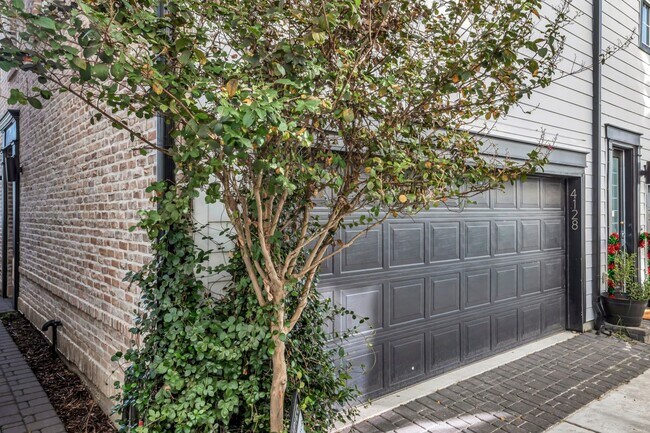 Building Photo - 4128 Willowbend Blvd