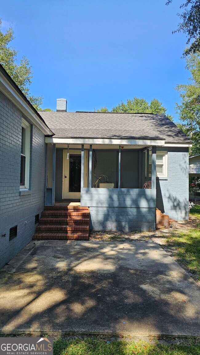 Foto del edificio - 1306 Davis Ave