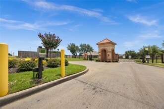 Building Photo - 6833 San Antonio Dr