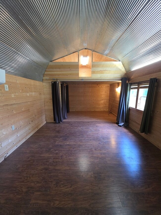 Building Photo - 1303 Ave 3 SE