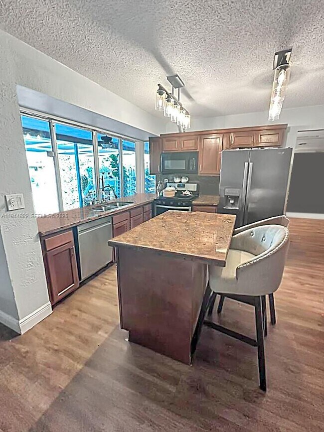 Foto del edificio - 8361 NW 24th Ct