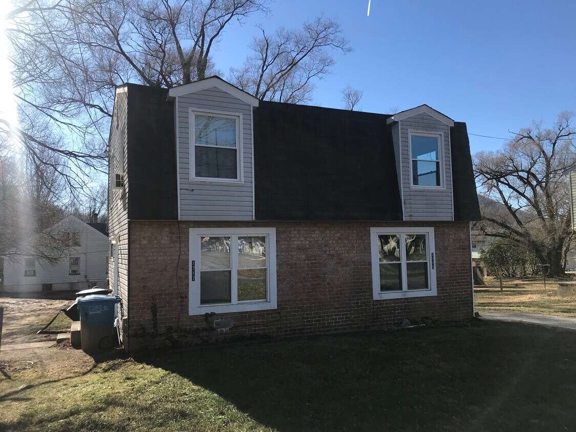 Foto principal - 1715 Riverdale Rd SE