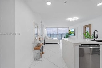 Building Photo - 7601 E Treasure Dr