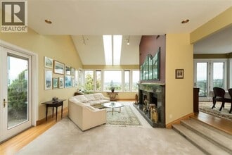 Building Photo - 4612 Puget Dr