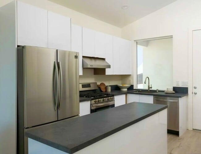 Building Photo - Modern Condo in Point Loma's Wooded Area