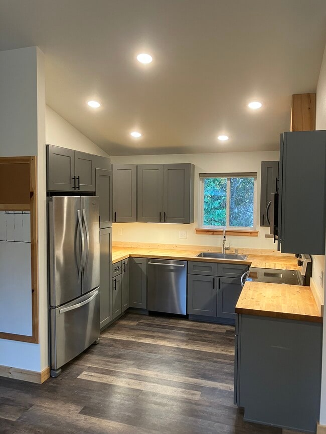 Foto del edificio - 3764 Biz Point Rd