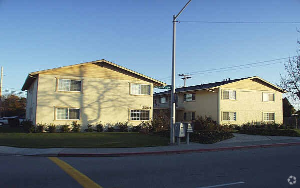 Foto del edificio - 3301 Monroe St