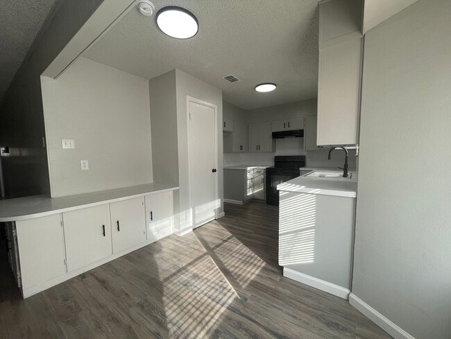 Building Photo - For Rent: Beautiful Remodeled 3 bedroom Ho...