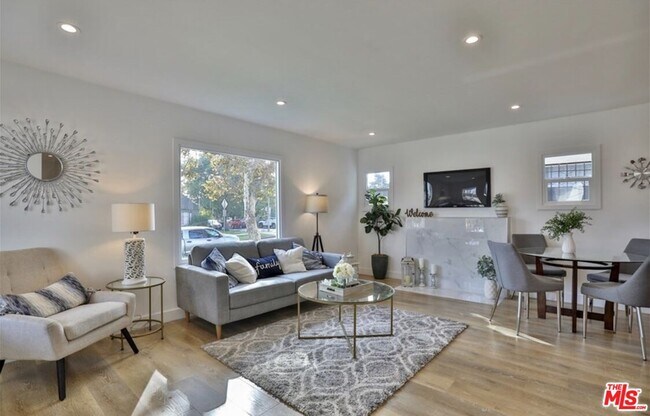 Foto del edificio - 3665 W 58th Pl