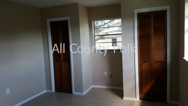 Building Photo - 4918 Roosevelt Ave