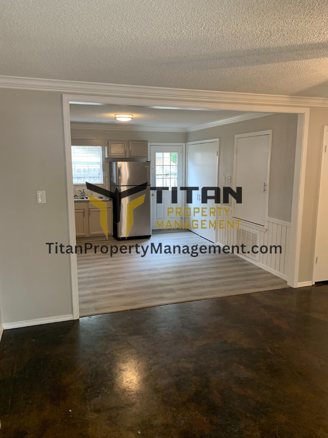 Building Photo - 2 Bed/1.5 Bath Apartment