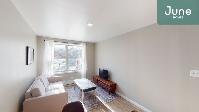 Foto del edificio - ROOM ONLY in 4-bed/3.0-bath Home