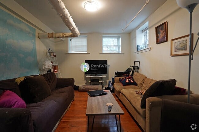 Building Photo - 6 Camelot Ct
