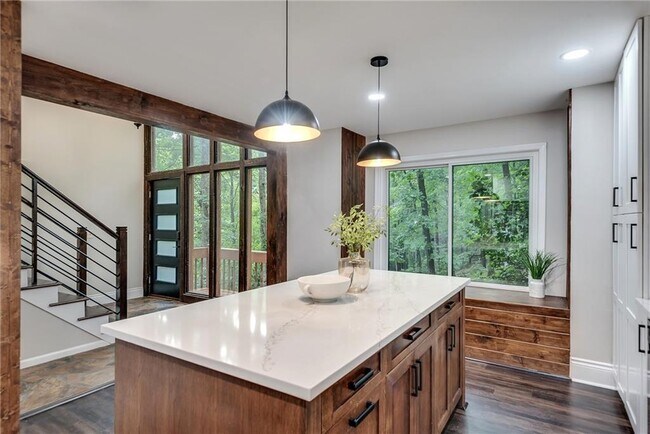 Foto del edificio - 1820 Cedar Cliff Dr