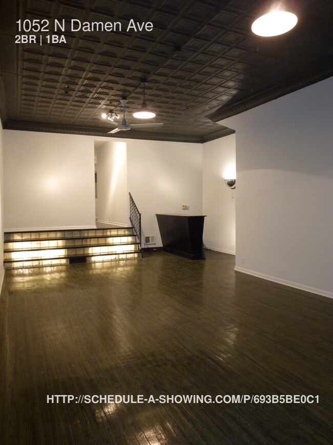 Building Photo - 1052 N Damen Ave