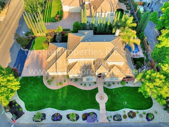 Foto del edificio - Granite Bay Beauty - 5 Bed, 3.5 Bath Home - Large Pool - Two Story - Lawn & Pool Service Included!