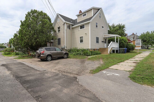 Building Photo - 28 Myrtle Ave